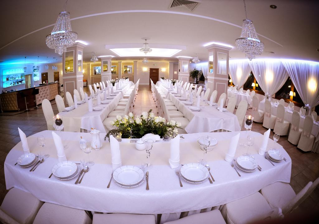 Hotel Astra Dąbrowa Górnicza المظهر الخارجي الصورة