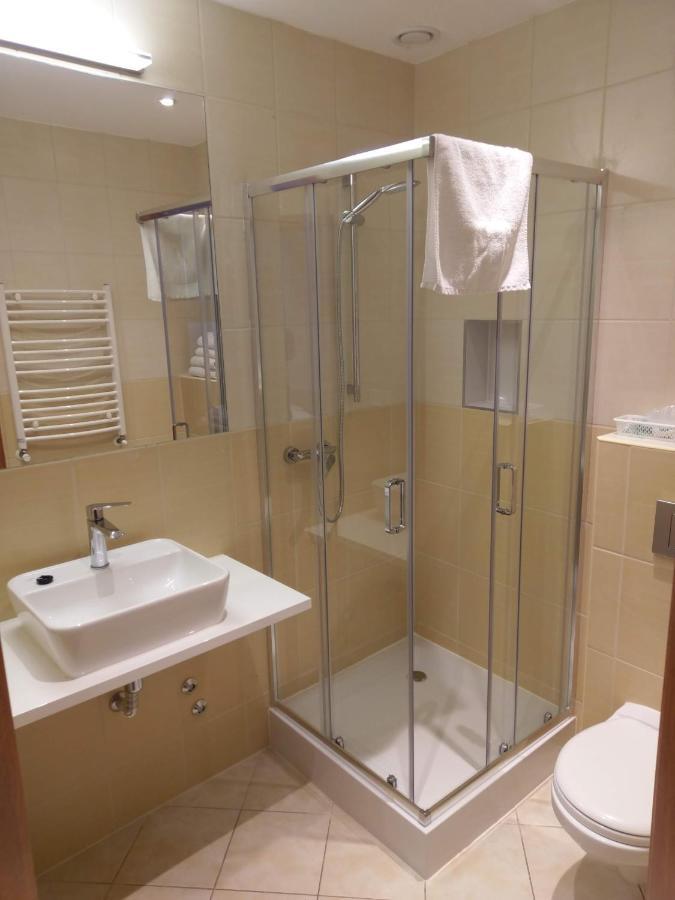 Hotel Astra Dąbrowa Górnicza المظهر الخارجي الصورة